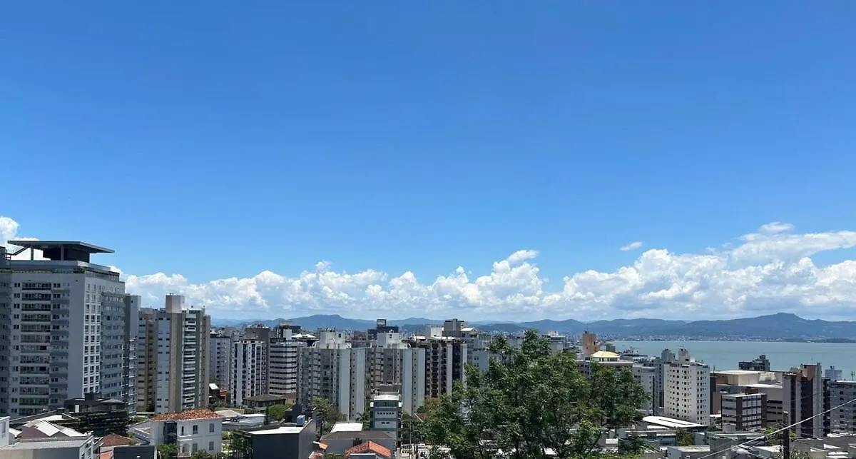 Semesterbostad Casa Central Espacosa Com Bela Vista Para O Mar Florianópolis